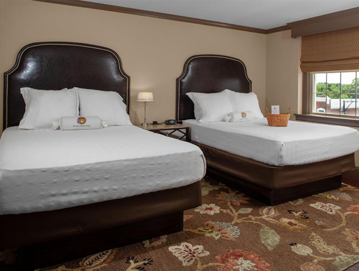 ווית'וויל The Bolling Wilson Hotel מראה חיצוני תמונה